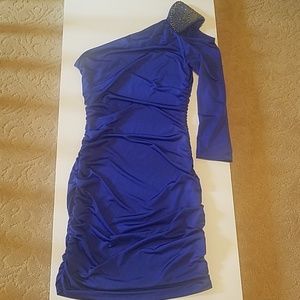 NWOT Carter Blue one sleeve shoulder beads